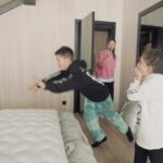 Agata Mutsenietse Instagram - Дорогие мои! Ну что? Продолжаю обставлять свой дом, к каждому вопросу я подхожу тщательно! Ну и конечно, наверное чуть ли не самое главное в доме, это кровати! Мои дети уже выросли со всяких кроватей-домиков и тд! Ну и если честно, просто хотелось чего-то особенного, чтоб и красиво и уютно и ни как у всех! И вот он, мой выбор @calma.pro Ну во-первых, я смогла все заказать удаленно, это удобно особенно учитывая мой шальной график! Я вообще только через месяц после доставки смогла доехать и заценить как они стоят, кстати доставка почти по всей России! Ну а если вам все таки надо пощупать материал и присмотреться подробно, можно заехать в салон в МЦ «Кристалл», там можно и потрогать и полежать и просто поспать 😁 Ну а вообще это так важно, чтоб мебель вас радовала, тут конечно просто все сошлось! И то, что у ребят собственное производство кстати, влияет на супер качество! Я не просто довольна, а мы не хотели уезжать из дома и остаться на этих кроватях до лета! Как вам они кстати? Ну скажите же пушка??? @calma.pro конечно просто в самое сердечко 🧡