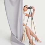 Agata Mutsenietse Instagram - Для меня искренность — это когда человек думает и чувствует то, что транслирует миру. Не пытается скрыть свои эмоции и мысли, живет на чистоту и без фальши. Мне кажется, честный человек непобедимый! Потому что его нельзя обличить во лжи. Вместе с #Schmidt мы исследовали «автопортрет» и взгляд на себя со стороны. Быть честным с собой иногда сложно, но это дарит тебе настоящую свободу. #давайначистоту