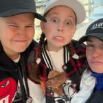 Agata Mutsenietse Instagram - Мои любимки полетели в Москву! Как же здорово, что совпали мои выходные и их каникулы, еще и в Сочи! Мы поделали всеееее! На 5 фотке посмотрите внимательно пожалуйста, там мы наглядно демонстрируем, как мы не счастливы и как дети мучаются фоткаясь для соцсетей) ❤️
