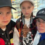 Agata Mutsenietse Instagram - Мои любимки полетели в Москву! Как же здорово, что совпали мои выходные и их каникулы, еще и в Сочи! Мы поделали всеееее! На 5 фотке посмотрите внимательно пожалуйста, там мы наглядно демонстрируем, как мы не счастливы и как дети мучаются фоткаясь для соцсетей) ❤️