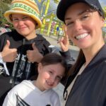 Agata Mutsenietse Instagram - Мои любимки полетели в Москву! Как же здорово, что совпали мои выходные и их каникулы, еще и в Сочи! Мы поделали всеееее! На 5 фотке посмотрите внимательно пожалуйста, там мы наглядно демонстрируем, как мы не счастливы и как дети мучаются фоткаясь для соцсетей) ❤️