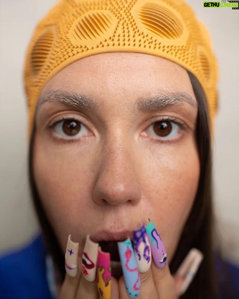 Agata Mutsenietse Instagram - Если вы не такой как все, значит вы особенный, значит вы отличаетесь от серой массы, значит вы можете менять то, что давно пора менять в этом мире, значит вы можете сами создавать и задавать новые тренды) вы - богемная рапсодия скрой массе 🥰 Команда Creative director / stylist: @brand.kurica Photography: @leonovich.ph Makeup: @aqua_marina_makeup Hair: @furybitch Nail’s style: @__onlynails__ Ass. nail’s style: @magical_nails_by_julia Decorator: @makeup.semenovaalex Clothes: @bazabrand.store @yanabesfamilnaya_official @sashagapanovich.shop