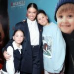Agata Mutsenietse Instagram - Вчера, состоялась премьера фильма «Я-медведь», а уже с 1 Февраля, вы сможете посмотреть его вместе с детишками в кинотеатрах! Конечно, ваши дети после просмотра будут просить себе медвежонка, но это того стоит! Мои детки до сих пор ходят и вспоминают какие-то моменты из фильма! ❤️ обязательно сходите!!!!! Не пожалеете!!!! 🩷 Wearing: @lesyanebo.brand Love u @lesyanebo Muah: @kristinapapuk @papukbeauty