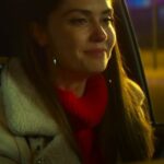 Agata Mutsenietse Instagram - Обновленный трейлер фильма «Я—Медведь» с новыми кадрами и новой датой выхода фильма. В кино с 1 февраля 2024 года! Семья Ковалевых переживает не лучшие времена. Папа Александр, в прошлом капитан местного хоккейного клуба «Тайга», так и не может восстановиться после серьезной травмы. Маме приходится справляться с вынужденной ролью главы семьи. Дочь Лиза в разгаре кризиса переходного возраста, а у младшего сына Жени нет друзей — ни во дворе, ни в школе. И когда он приносит в дом крошечного медвежонка, отбившегося на окраине города от медведицы, — их мир, кажется, вовсе начинает трещать по швам. Но возможно именно мишка — последний шанс Ковалевых сохранить семью. В ролях: Агата Муцениеце, Никита Кологривый, Дмитрий Калихов, Екатерина Борисова, Михаил Евланов, Ирина Безряднова, Ольга Тумайкина, Владимир Стержаков, Антон Новиченок, Михаил Евланов, Андрей Пынзару, и другие. #АгатаМуцениеце #AgataMuceniece #ямедведь