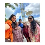 Ahana Kumar Instagram - looks like I have a new favourite dress 🧡🍊🦊 #Singapore ✨