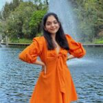 Ahana Kumar Instagram - looks like I have a new favourite dress 🧡🍊🦊 #Singapore ✨