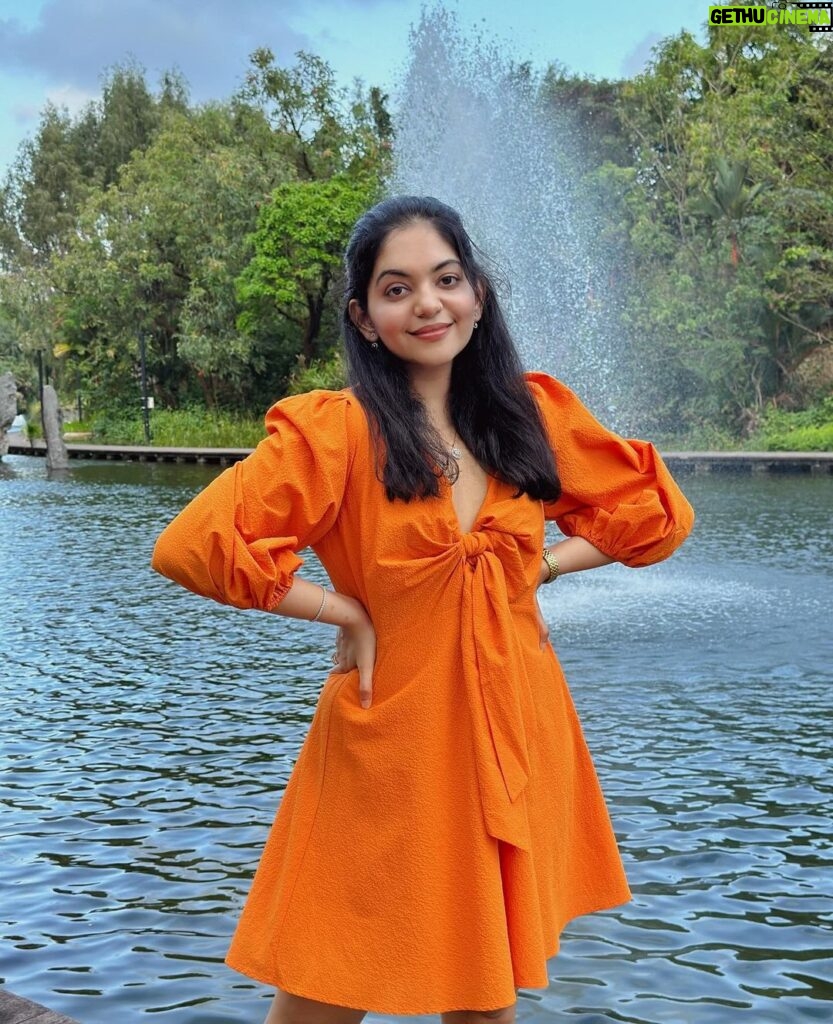 Ahana Kumar Instagram - looks like I have a new favourite dress 🧡🍊🦊 #Singapore ✨