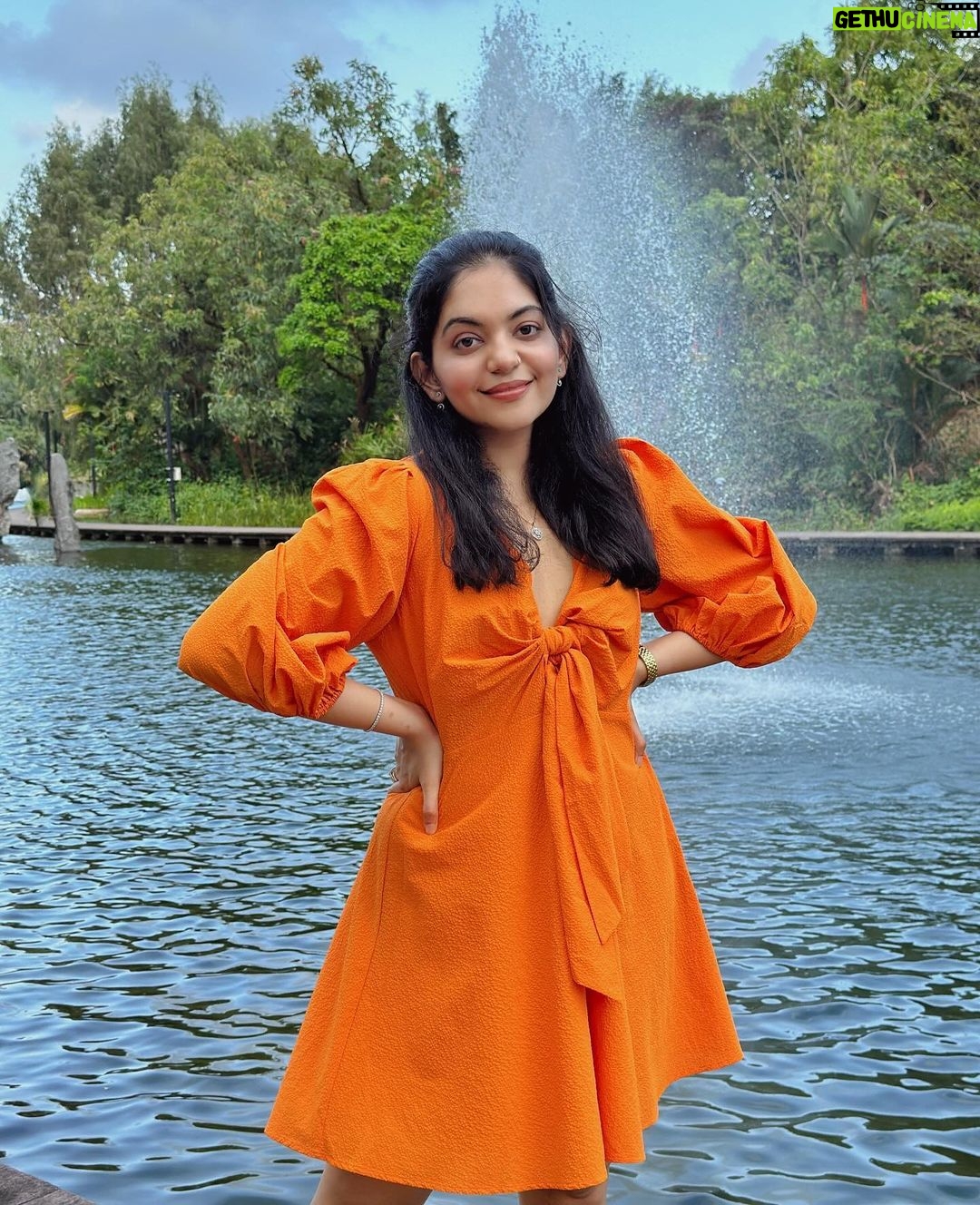 Ahana Kumar Instagram - looks like I have a new favourite dress ๐งก๐๐ฆ #Singapore โจ