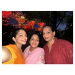 Ahana Kumar Instagram - looks like I have a new favourite dress 🧡🍊🦊 #Singapore ✨