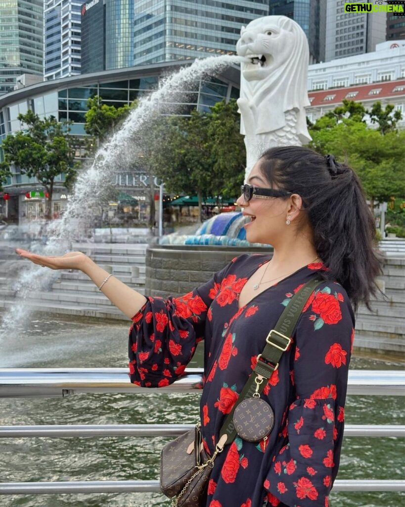 Ahana Kumar Instagram - Are you even in Singapore if you aren’t doing all of this ? 😋😛 Documented this trip and Singapore Vlog is now up on the channel. I love it! Watch and let me know if you like it? 😚 Merlion