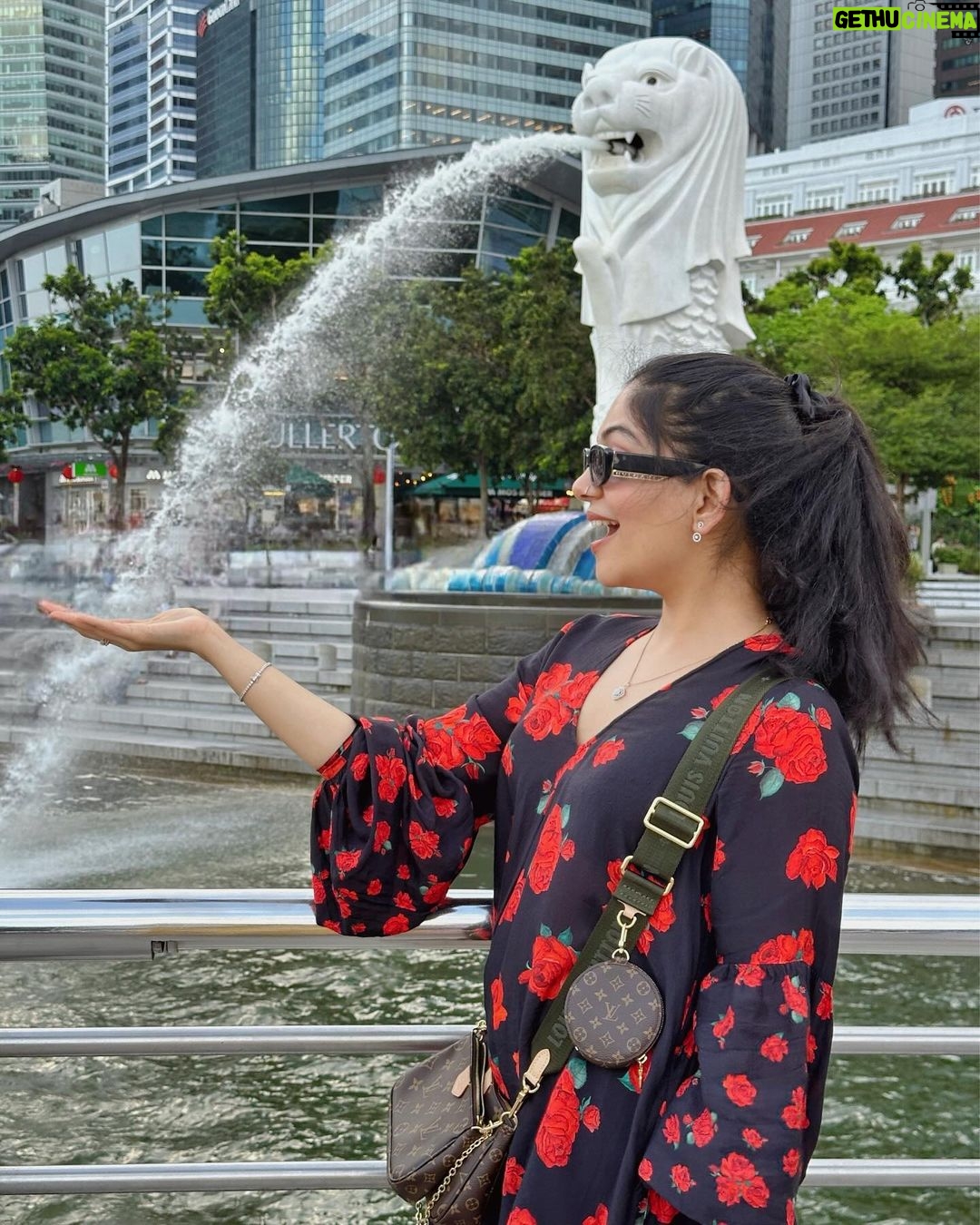 Ahana Kumar Instagram - Are you even in Singapore if you arenβt doing all of this ? ππ Documented this trip and Singapore Vlog is now up on the channel. I love it! Watch and let me know if you like it? π Merlion