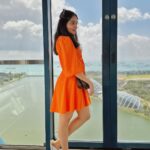 Ahana Kumar Instagram - looks like I have a new favourite dress 🧡🍊🦊 #Singapore ✨
