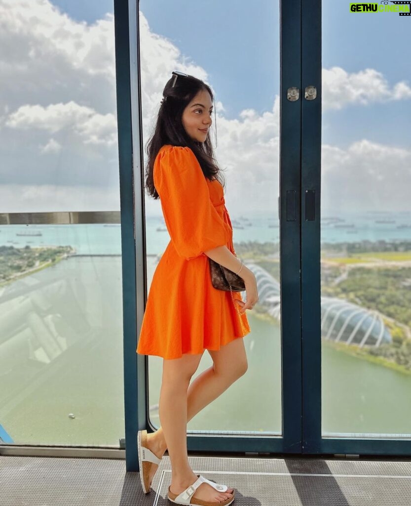 Ahana Kumar Instagram - looks like I have a new favourite dress 🧡🍊🦊 #Singapore ✨