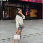 Ahana Kumar Instagram - A fun day walking through Orchard Road , hanging on Cable Cars and seeing lots and lots of Fishes 😌🐟 #Singapore 🌸