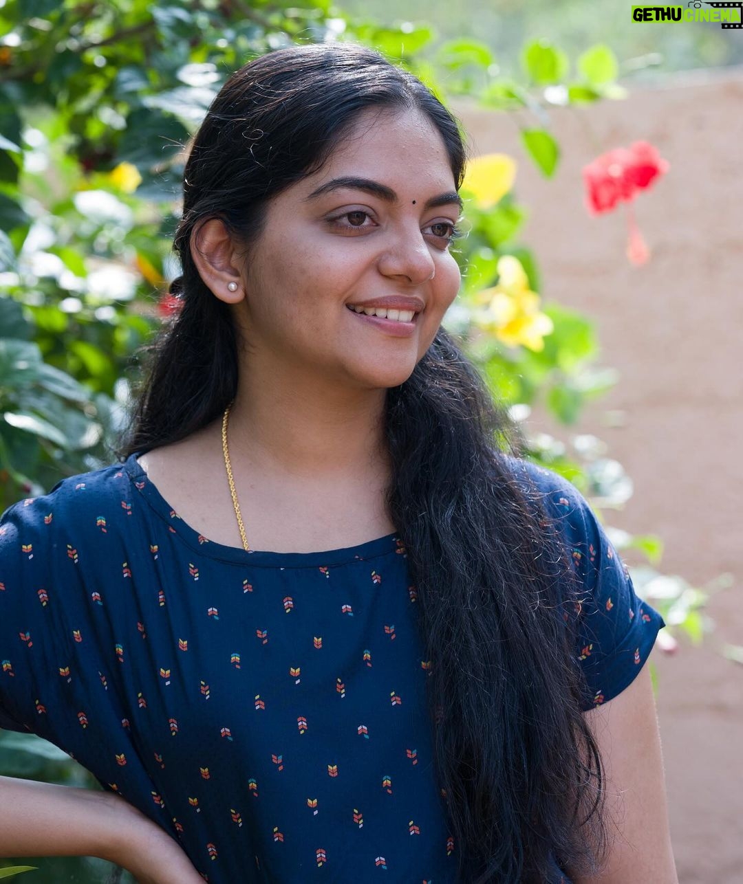 Ahana Kumar Instagram - Ever since ADI released on @zee5 few weeks ago , there’s been so so so many lovely messages coming my way. Even random Malayalis I met while I had visited London was telling me that they just watched the film the other day. It just made me so so so happy. When people watch and enjoy a work you’ve done with so much love and when you get to hear that from them , it’s just the most wholesome feeling and everyday I’m praying and hoping that I get to experience this wholesome feeling a million times over and over again! For everyone who told me you loved Geethika and the way I portrayed her , thankyou! I’ll remember your words on a dull day , so that it makes me smile! I loved playing Geethika. I loved putting on a little weight to look like her and trying little things that could make her different from how I looked and behaved on usual days. And when I look at these images of Geethika from different days , I do feel a certain sense of satisfaction because it’s definitely not the girl I see in the mirror everyday at home 🤭 Here’s hoping that I get to play more meaningful characters and tell beautiful stories that can give you memorable cinematic experiences! PS - A lot of people often ask me if I’m not so interested in acting and if that’s the reason why I have done only very few films. 🥲 All I can say is that , Acting is perhaps the thing I am most interested in and if I’m taking it slow , it’s only because I’d rather do no film than do something I can’t put all of my my heart into. And while I’m typing this , I hope a film-maker soon sees a beautiful character in me! Okay that’s enough manifestation for the day. Long story short , ADI now streaming on @zee5 , in case you haven’t watched it already! ✨
