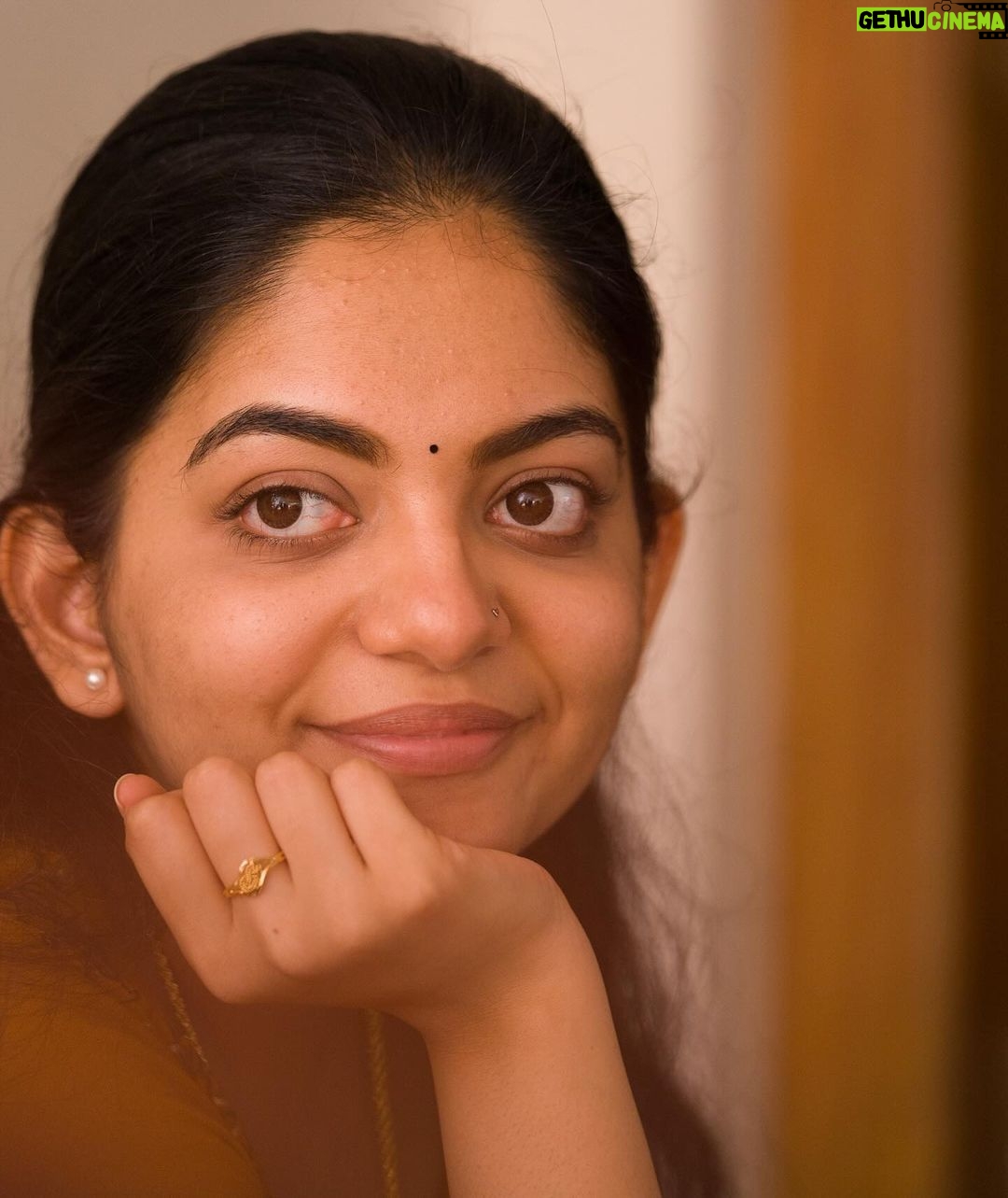 Ahana Kumar Instagram - Ever since ADI released on @zee5 few weeks ago , there’s been so so so many lovely messages coming my way. Even random Malayalis I met while I had visited London was telling me that they just watched the film the other day. It just made me so so so happy. When people watch and enjoy a work you’ve done with so much love and when you get to hear that from them , it’s just the most wholesome feeling and everyday I’m praying and hoping that I get to experience this wholesome feeling a million times over and over again! For everyone who told me you loved Geethika and the way I portrayed her , thankyou! I’ll remember your words on a dull day , so that it makes me smile! I loved playing Geethika. I loved putting on a little weight to look like her and trying little things that could make her different from how I looked and behaved on usual days. And when I look at these images of Geethika from different days , I do feel a certain sense of satisfaction because it’s definitely not the girl I see in the mirror everyday at home 🤭 Here’s hoping that I get to play more meaningful characters and tell beautiful stories that can give you memorable cinematic experiences! PS - A lot of people often ask me if I’m not so interested in acting and if that’s the reason why I have done only very few films. 🥲 All I can say is that , Acting is perhaps the thing I am most interested in and if I’m taking it slow , it’s only because I’d rather do no film than do something I can’t put all of my my heart into. And while I’m typing this , I hope a film-maker soon sees a beautiful character in me! Okay that’s enough manifestation for the day. Long story short , ADI now streaming on @zee5 , in case you haven’t watched it already! ✨
