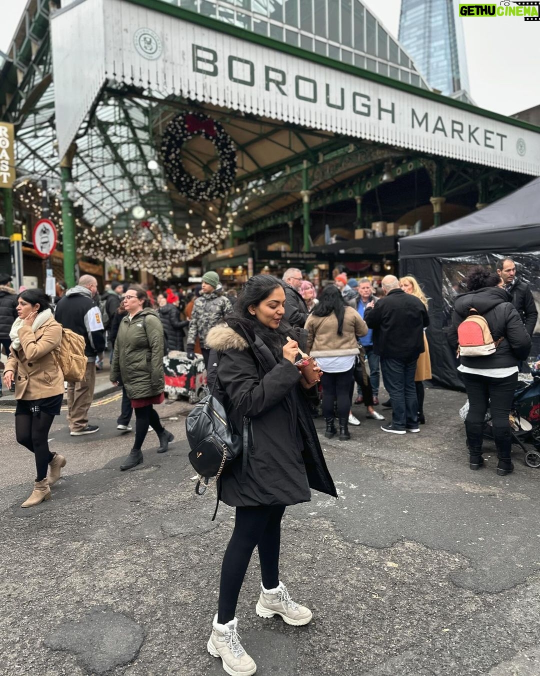 Ahana Kumar Instagram - London dump ( only me edition 🤭 ) Oh oh also , London Vlog out now. Made it with so much love. It’s up on the channel ♥️ lil note on each pic : 1 - in front of Harrods 2 - chilling besides Tower Bridge 3 - eating strawberries and chocolate at Borough Market 4 - Queen’s Home , Greenwich 5 - City Lights Open Deck Bus Tour 6 - Sphagetti Bolognese & Sicilian Lemonade from Sphagetti House 7 - Solo Afternoon Tea Date at Chesterfield Mayfair Hotel 8 - Hyde Park on New Years Day 9 - Amidst the pretty lit up trees at South Bank 10 - Some Mirror near Covent Garden Oki Bye 😘 #LovedLondon ✨