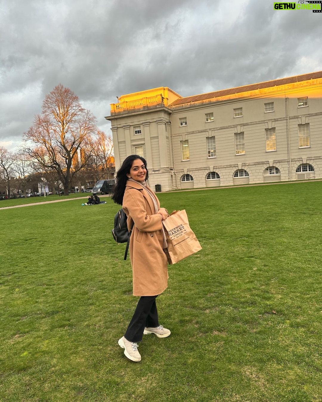 Ahana Kumar Instagram - London dump ( only me edition 🤭 ) Oh oh also , London Vlog out now. Made it with so much love. It’s up on the channel ♥️ lil note on each pic : 1 - in front of Harrods 2 - chilling besides Tower Bridge 3 - eating strawberries and chocolate at Borough Market 4 - Queen’s Home , Greenwich 5 - City Lights Open Deck Bus Tour 6 - Sphagetti Bolognese & Sicilian Lemonade from Sphagetti House 7 - Solo Afternoon Tea Date at Chesterfield Mayfair Hotel 8 - Hyde Park on New Years Day 9 - Amidst the pretty lit up trees at South Bank 10 - Some Mirror near Covent Garden Oki Bye 😘 #LovedLondon ✨