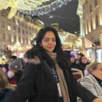 Ahana Kumar Instagram - London dump ( only me edition 🤭 ) Oh oh also , London Vlog out now. Made it with so much love. It’s up on the channel ♥️ lil note on each pic : 1 - in front of Harrods 2 - chilling besides Tower Bridge 3 - eating strawberries and chocolate at Borough Market 4 - Queen’s Home , Greenwich 5 - City Lights Open Deck Bus Tour 6 - Sphagetti Bolognese & Sicilian Lemonade from Sphagetti House 7 - Solo Afternoon Tea Date at Chesterfield Mayfair Hotel 8 - Hyde Park on New Years Day 9 - Amidst the pretty lit up trees at South Bank 10 - Some Mirror near Covent Garden Oki Bye 😘 #LovedLondon ✨