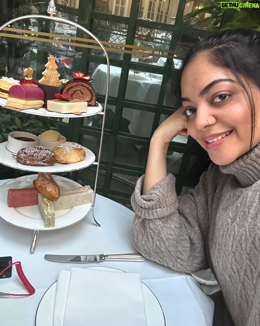 Ahana Kumar Instagram - London dump ( only me edition 🤭 ) Oh oh also , London Vlog out now. Made it with so much love. It’s up on the channel ♥️ lil note on each pic : 1 - in front of Harrods 2 - chilling besides Tower Bridge 3 - eating strawberries and chocolate at Borough Market 4 - Queen’s Home , Greenwich 5 - City Lights Open Deck Bus Tour 6 - Sphagetti Bolognese & Sicilian Lemonade from Sphagetti House 7 - Solo Afternoon Tea Date at Chesterfield Mayfair Hotel 8 - Hyde Park on New Years Day 9 - Amidst the pretty lit up trees at South Bank 10 - Some Mirror near Covent Garden Oki Bye 😘 #LovedLondon ✨