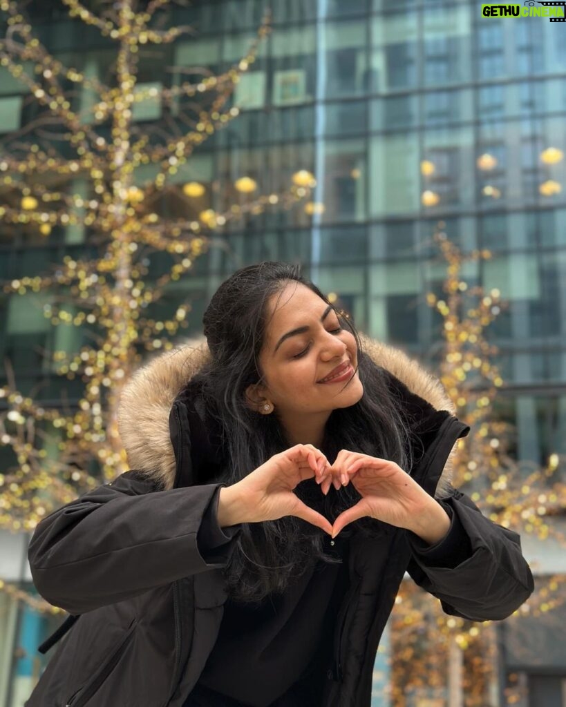 Ahana Kumar Instagram - London dump ( only me edition 🤭 ) Oh oh also , London Vlog out now. Made it with so much love. It’s up on the channel ♥️ lil note on each pic : 1 - in front of Harrods 2 - chilling besides Tower Bridge 3 - eating strawberries and chocolate at Borough Market 4 - Queen’s Home , Greenwich 5 - City Lights Open Deck Bus Tour 6 - Sphagetti Bolognese & Sicilian Lemonade from Sphagetti House 7 - Solo Afternoon Tea Date at Chesterfield Mayfair Hotel 8 - Hyde Park on New Years Day 9 - Amidst the pretty lit up trees at South Bank 10 - Some Mirror near Covent Garden Oki Bye 😘 #LovedLondon ✨