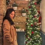 Ahana Kumar Instagram - toasting , hoping and praying for a beautiful 2024 , for you and for me ♥️ Happy New Year 💫✨ Cotswold District