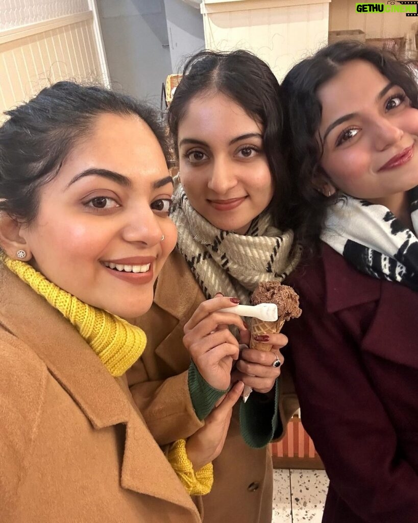 Ahana Kumar Instagram - toasting , hoping and praying for a beautiful 2024 , for you and for me ♥ Happy New Year 💫✨ Cotswold District