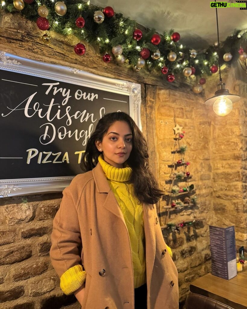 Ahana Kumar Instagram - toasting , hoping and praying for a beautiful 2024 , for you and for me ♥️ Happy New Year 💫✨ Cotswold District