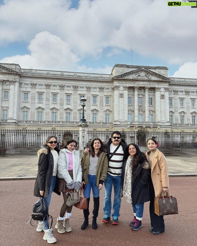 Ahana Kumar Instagram - after a rather splendid high-tea with our friends at the Buckingham Palace ☺️🤪 Buckingham Palace, London