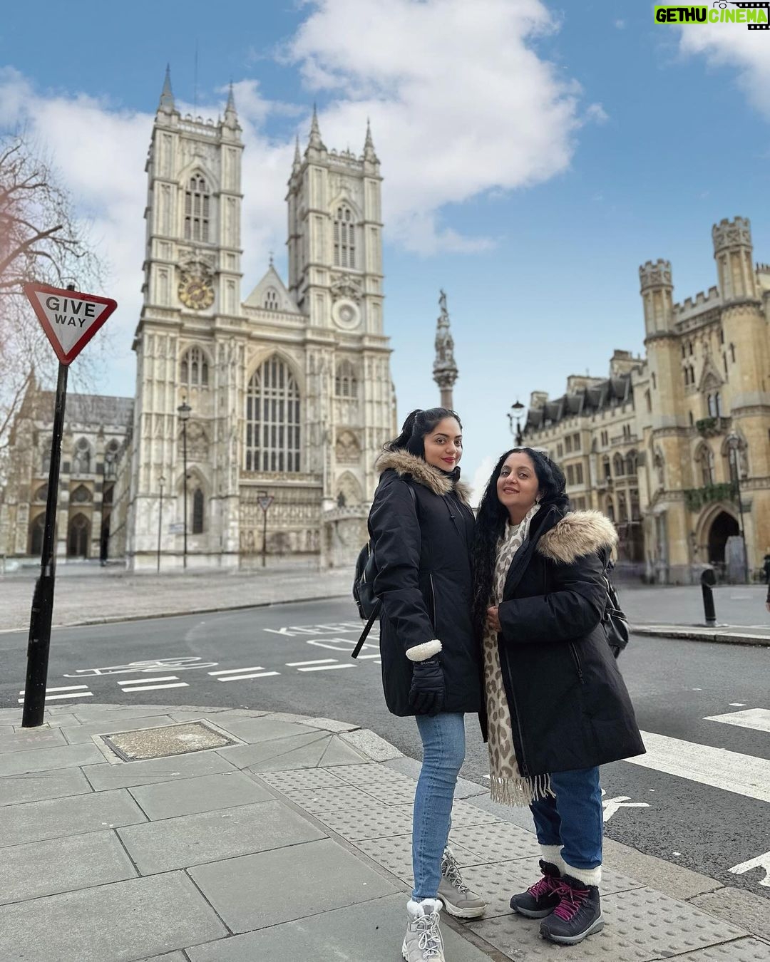 Ahana Kumar Instagram - after a rather splendid high-tea with our friends at the Buckingham Palace ☺️🤪 Buckingham Palace, London