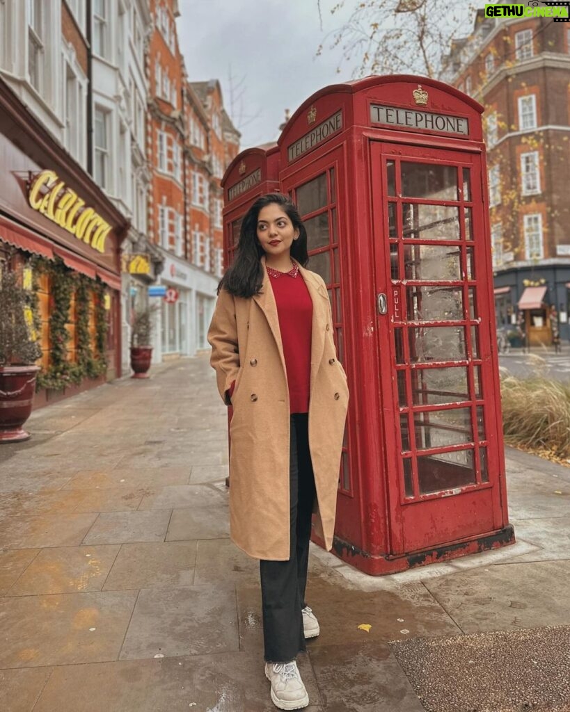 Ahana Kumar Instagram - tell me you’re in London without telling me you’re in London ☎️ Marylebone London