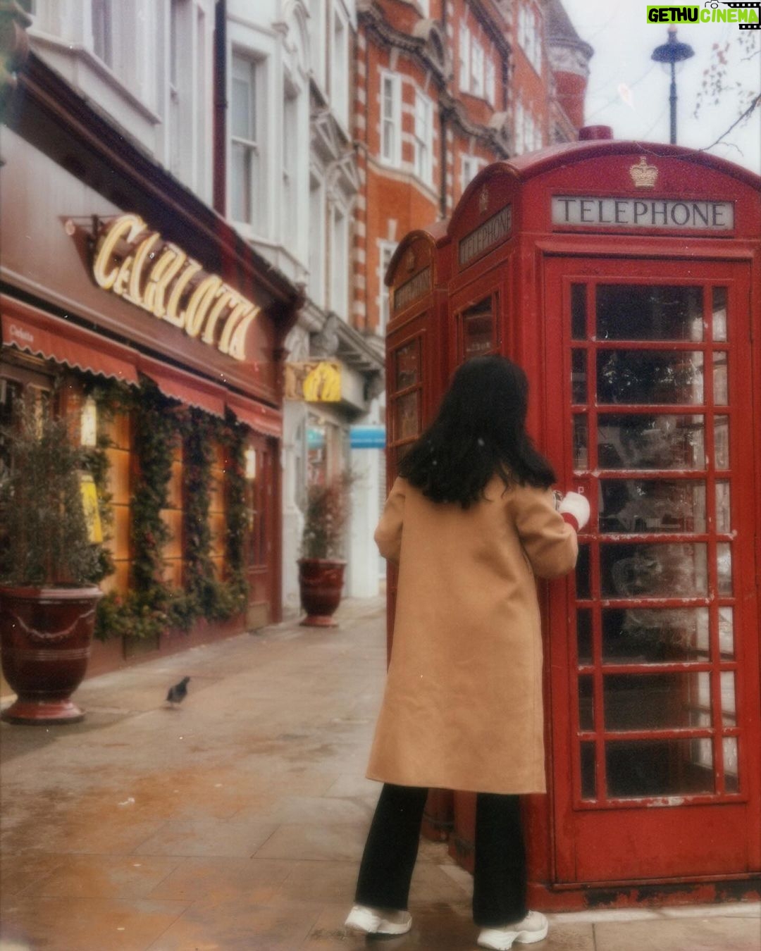 Ahana Kumar Instagram - tell me you’re in London without telling me you’re in London ☎️ Marylebone London