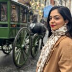 Ahana Kumar Instagram - hope you all had a very berry merry Christmas ♥️🎄✨ also , hello London 😘 ( a Christmas that looks and feels like this is something we’ve dreamt of as kids. Thankyou Universe for making it happen ♾️ ) #ChristmasInLondon #AllLitUp 🌟 London, Unιted Kingdom