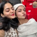 Ahana Kumar Instagram - hope you all had a very berry merry Christmas ♥️🎄✨ also , hello London 😘 ( a Christmas that looks and feels like this is something we’ve dreamt of as kids. Thankyou Universe for making it happen ♾️ ) #ChristmasInLondon #AllLitUp 🌟 London, Unιted Kingdom