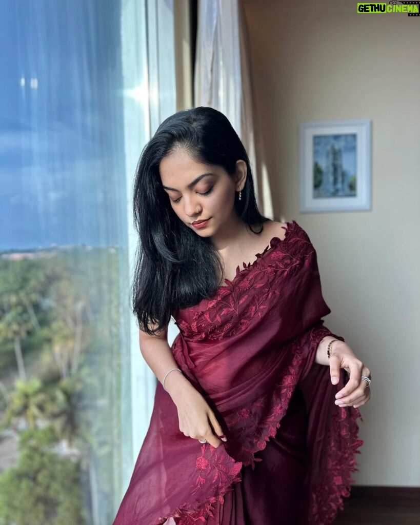 Ahana Kumar Instagram - blooming with grace , resilience and a touch of wild elegance 😊 saree @ange.in ✨ location @otrivandrum 🤍