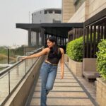 Ahana Kumar Instagram - Back in 2008 when this song released , I was such a HUGE fan of the song that I had made it the Caller Tune on my Mom’s phone , so that all my friends who called me could listen to it and go Latooooo 🕺🏻♥️😌 Love the dance routine @vridhiiiii and @khyati_sahdev 🤗 #Latoo 🦋