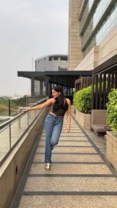 Ahana Kumar Instagram - Back in 2008 when this song released , I was such a HUGE fan of the song that I had made it the Caller Tune on my Mom’s phone , so that all my friends who called me could listen to it and go Latooooo 🕺🏻♥️😌 Love the dance routine @vridhiiiii and @khyati_sahdev 🤗 #Latoo 🦋