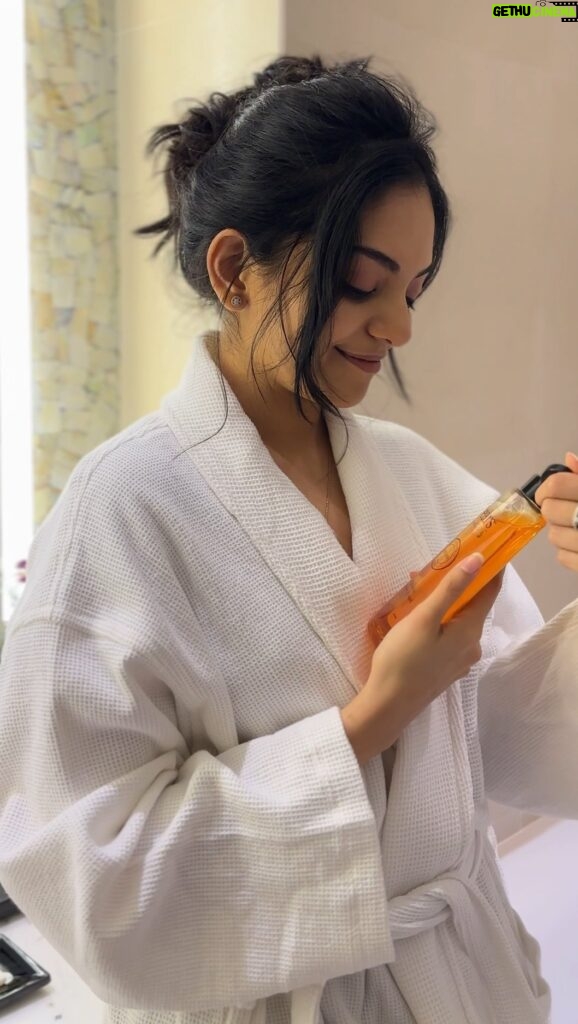 Ahana Kumar Instagram - Get soft, glowing skin with just one product! 💖 I love the @pearsindiaofficial body wash - it cleans, moisturises, and hydrates, leaving my skin radiant. 🚿✨ With 98% pure glycerin, this magic body wash ensures a lasting glow. 🌟 Upgrade your skincare routine with Pears Body Wash for ultimate softness! 🌹 #GlowWithPears #SkincareEssentials #GlycerinGoodness