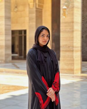 Ahana Kumar Instagram - What’s Hi in Arabic? 🤲🏻✨

Bahrain Vlog Out Now! Lots of Food , Lots of Memories , Link in Bio 🇧🇭🤍
