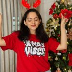 Ahana Kumar Instagram - Best T-Shirt for the Best Season 🎄❣️ @mydesignationofficial .. always nailing it ✨ December is here! Woohoo ! Let’s make it a December to Remember 🫶🏻 And don’t forget to grab the Christmas Tee from @mydesignationofficial which you can wear while you decorate your tree 😋 Also also , how do you like my tree decoration? I just can’t get over flowers-on-the-tree kind of decor 🌹 #December #Christmas #FavouriteSeason❣️