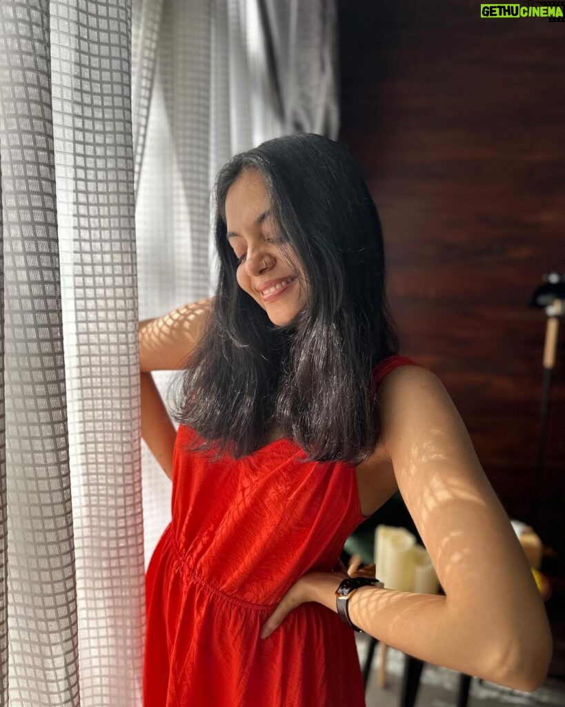 Ahana Kumar Instagram - after a long time , here are a set of images where I look exactly like how I was feeling at that very moment 🐞 shot by @nimishravi ( again after a very very long time 🦉 ) Varkala