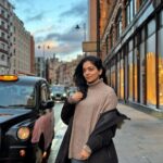 Ahana Kumar Instagram - London dump ( only me edition 🤭 ) Oh oh also , London Vlog out now. Made it with so much love. It’s up on the channel ♥️ lil note on each pic : 1 - in front of Harrods 2 - chilling besides Tower Bridge 3 - eating strawberries and chocolate at Borough Market 4 - Queen’s Home , Greenwich 5 - City Lights Open Deck Bus Tour 6 - Sphagetti Bolognese & Sicilian Lemonade from Sphagetti House 7 - Solo Afternoon Tea Date at Chesterfield Mayfair Hotel 8 - Hyde Park on New Years Day 9 - Amidst the pretty lit up trees at South Bank 10 - Some Mirror near Covent Garden Oki Bye 😘 #LovedLondon ✨