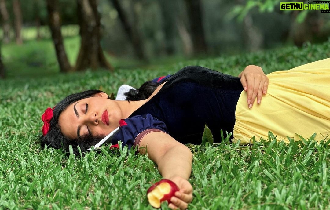 Ahana Kumar Instagram - Happy Halloween from Snow-White and Friends 🍄 @santinni.in stitched this dress with the kind of perfection that was beyond what I had imagined ♥️ @sindhu_krishna__ shot these images and I had too much fun editing them and planning the whole thing 🦋 #Halloween #SnowWhite 💙 Magic Kingdom At Walt Disney World