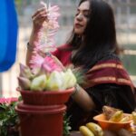 Ahana Kumar Instagram – find me by the flower shops

shot by @studio.molecule 

styled by me

wearing @sindhu_krishna__ ‘s saree

#Madras