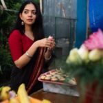 Ahana Kumar Instagram – find me by the flower shops

shot by @studio.molecule 

styled by me

wearing @sindhu_krishna__ ‘s saree

#Madras
