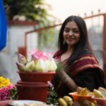 Ahana Kumar Instagram - find me by the flower shops shot by @studio.molecule styled by me wearing @sindhu_krishna__ ‘s saree #Madras
