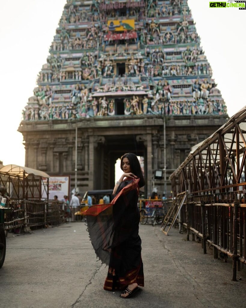 Ahana Kumar Instagram - sunsets by the temple shot by @studio.molecule styled by me wearing a lovely saree that belongs to @sindhu_krishna__ #Madras