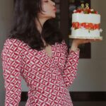 Ahana Kumar Instagram – Turning 28 ♥️

Thankyou for all the lovely wishes. I felt very special 😘

I wanted a cake with all my favourite things – strawberries , flowers and leaves and @mias.cupcakery brought it to life with perfection , as always ♥️

28th Birthday Vlog is up on the Channel! Link in Bio & Stories ✨

#28 🫶🏻