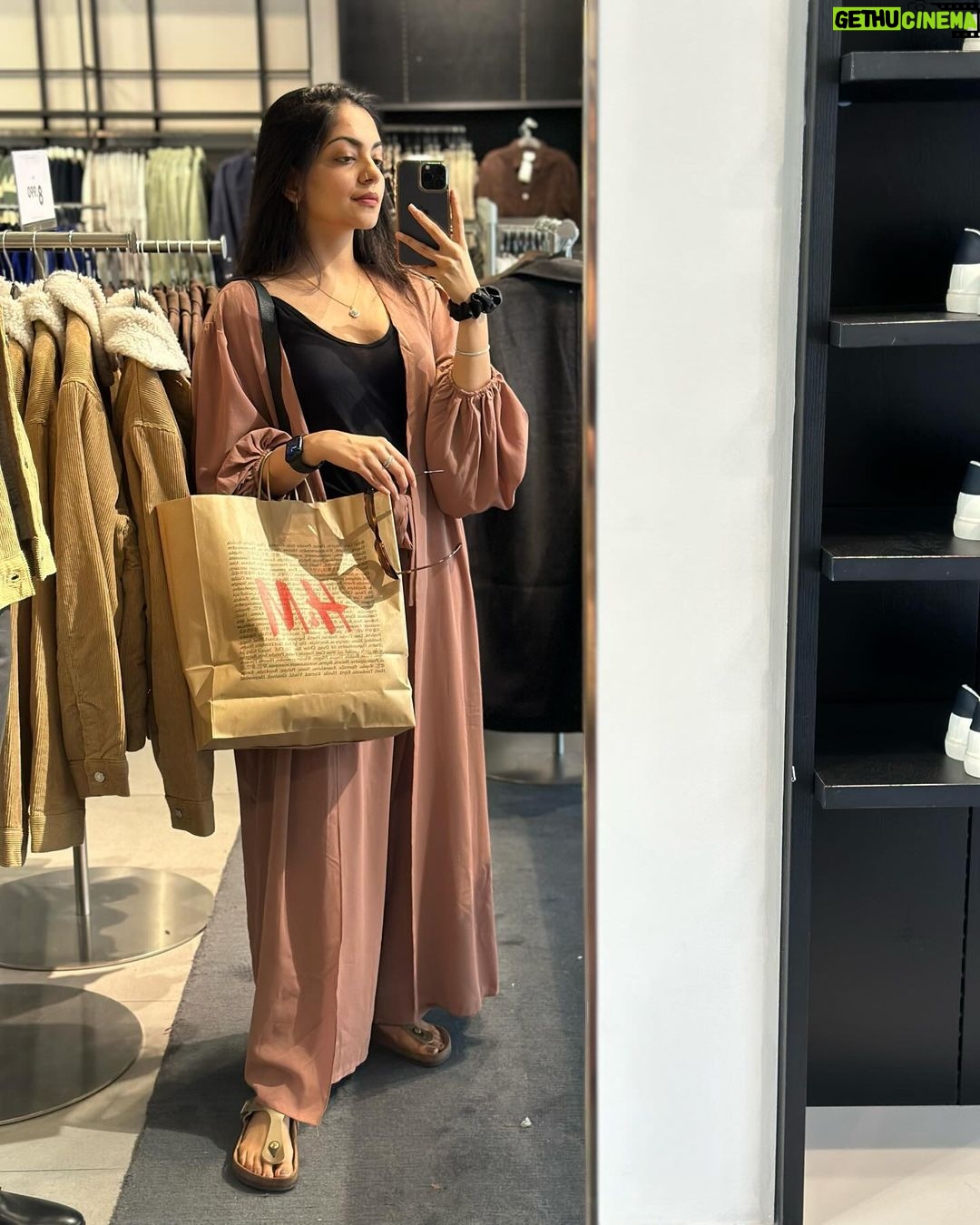 Ahana Kumar Instagram - bahrain in 9 swipes Bahrain