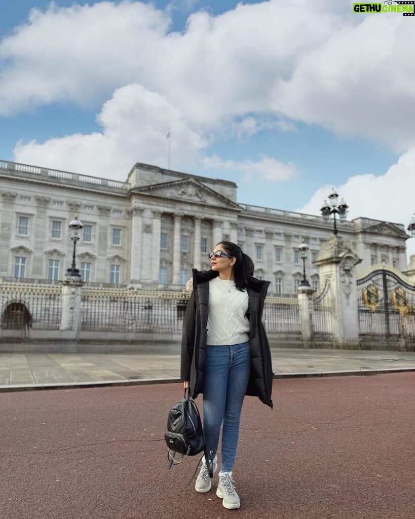 Ahana Kumar Instagram - after a rather splendid high-tea with our friends at the Buckingham Palace ☺🤪 Buckingham Palace, London